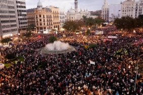 2024-11-09T175748Z_670447313_RC2T1BA6W6JT_RTRMADP_3_EUROPE-WEATHER-SPAIN-PROTEST-1731181211.jpg